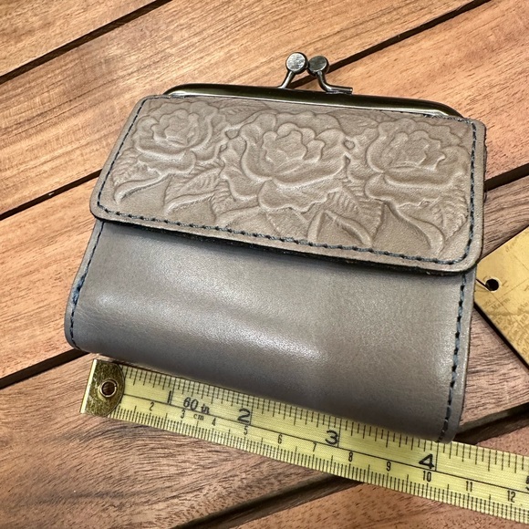 Patricia Nash Astor wallet NWT Safflower Blue Color (blue and grey) $79 small - Picture 3 of 15